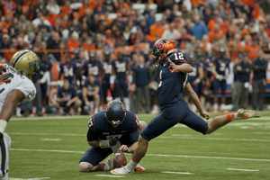 Kicker Ryan Norton misses a 41-yard field goal that would have given Syracuse the lead.