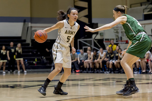 Kelsey Minato is the nation's 7th-leading scorer and is one of the best perimeter players Syracuse has faced this season. 