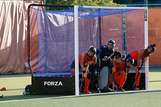 The Syracuse defense prepares for an incoming Lafayette penalty corner.