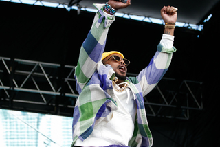 B.o.B. performs hit 